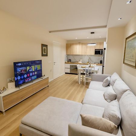 Luxury Center Observatori Apartment Тирана Экстерьер фото