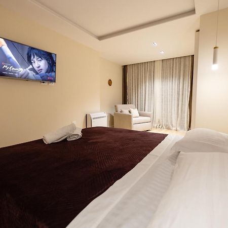 Luxury Center Observatori Apartment Тирана Экстерьер фото