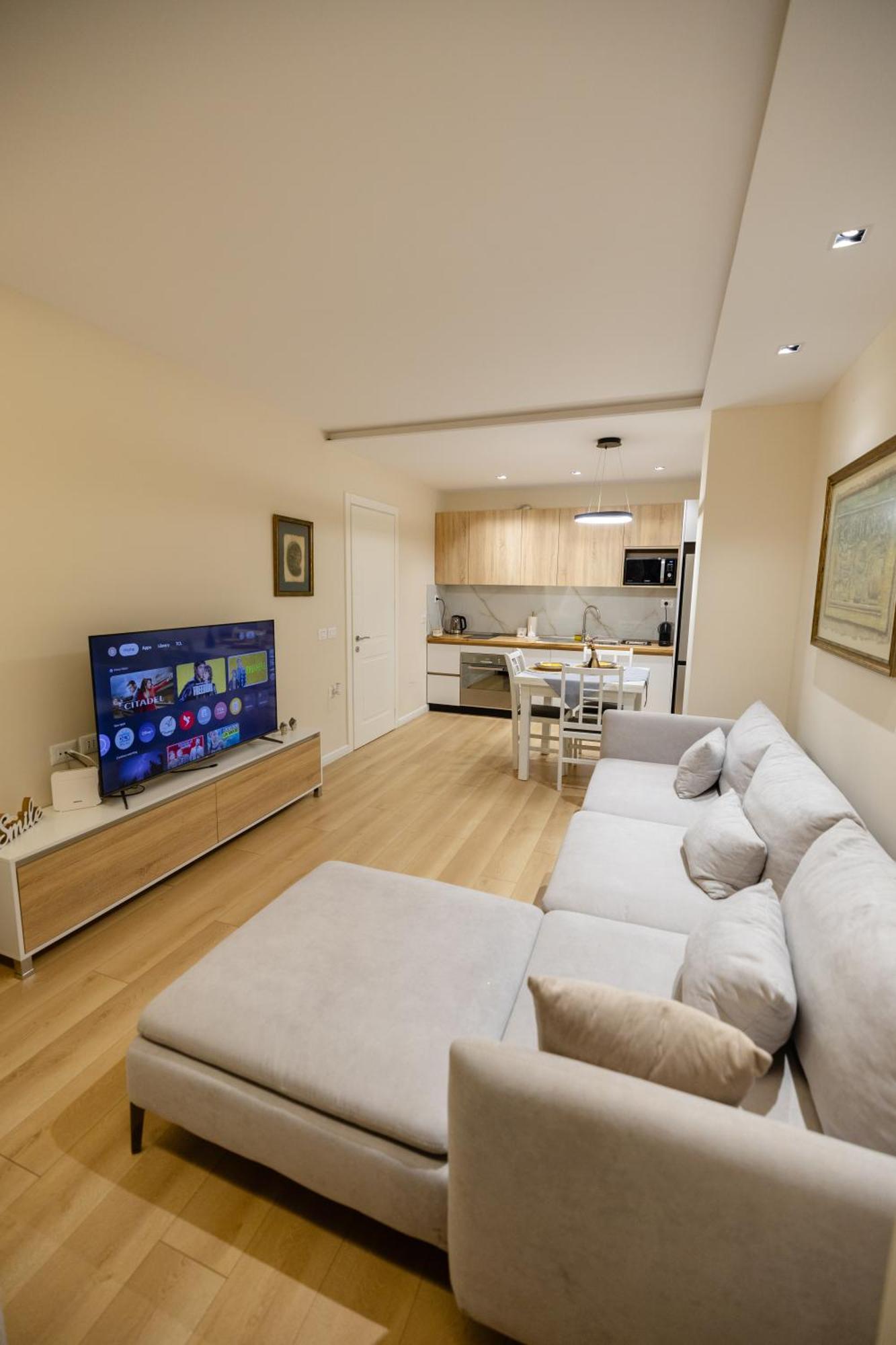 Luxury Center Observatori Apartment Тирана Экстерьер фото