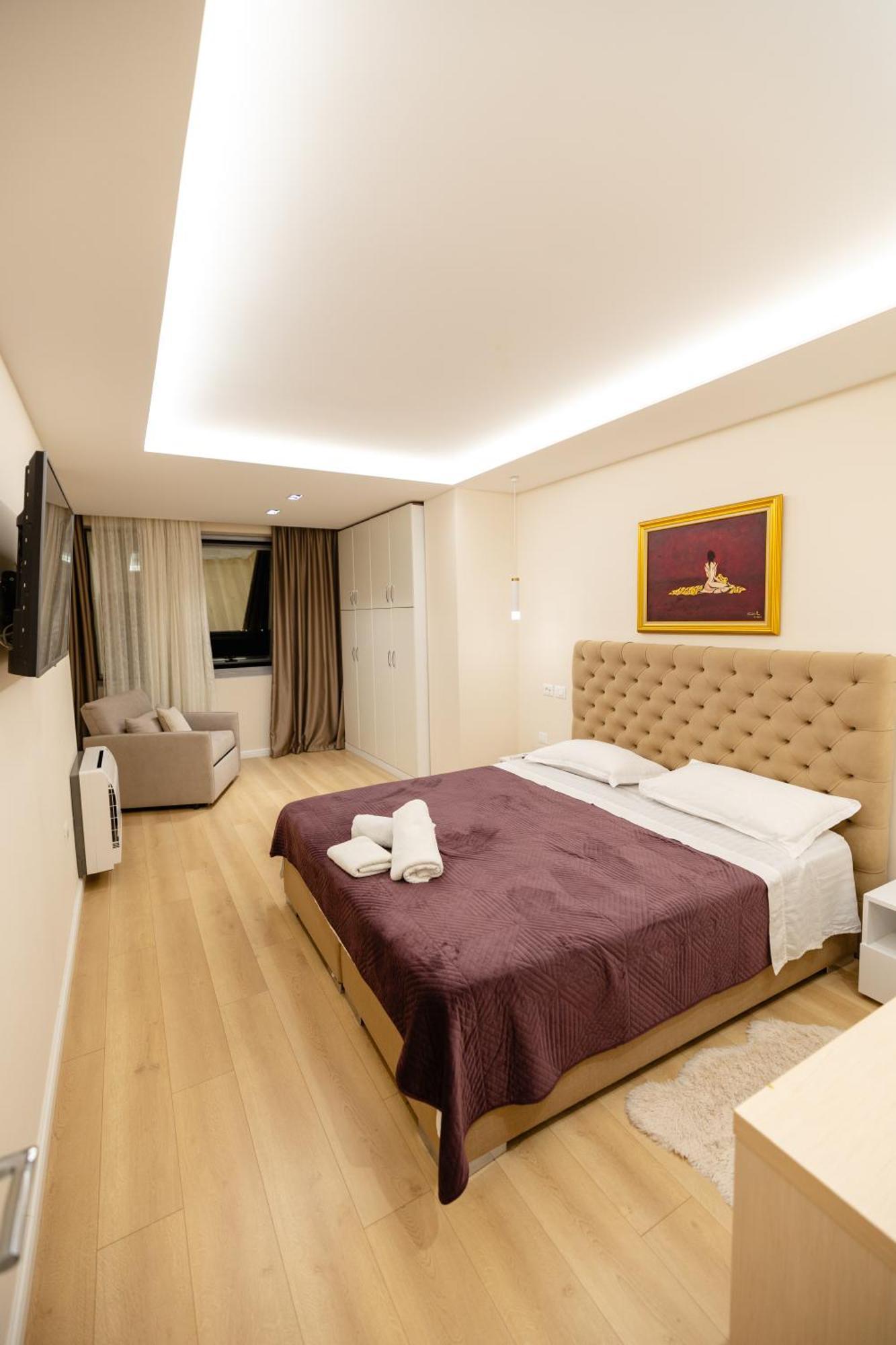 Luxury Center Observatori Apartment Тирана Экстерьер фото