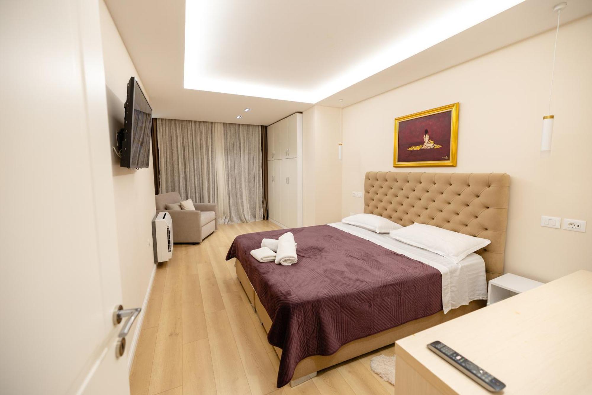 Luxury Center Observatori Apartment Тирана Экстерьер фото