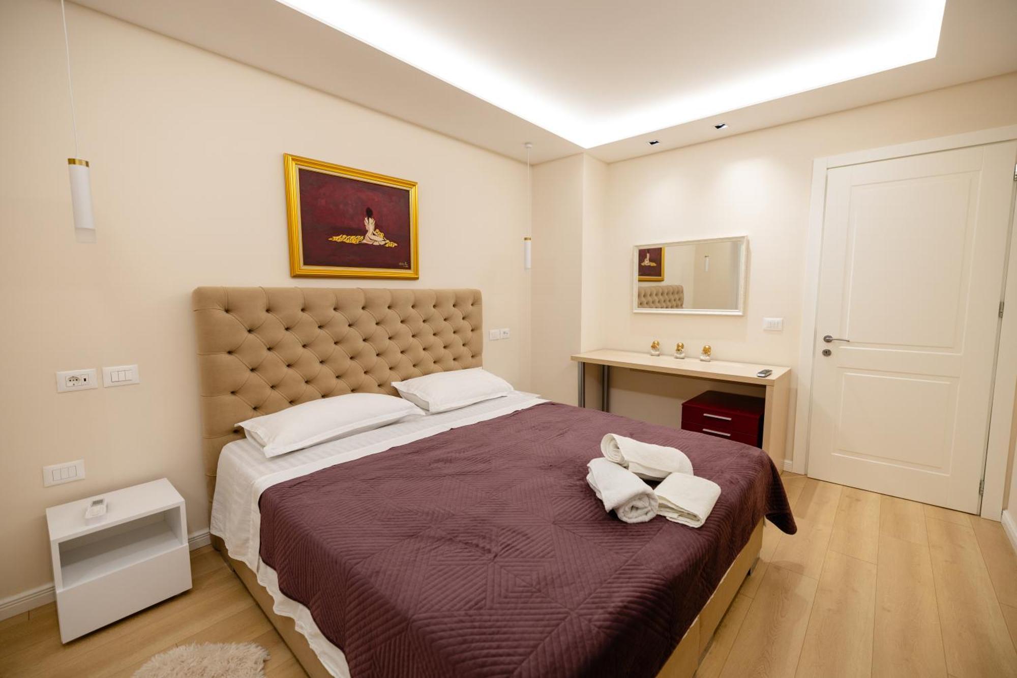 Luxury Center Observatori Apartment Тирана Экстерьер фото
