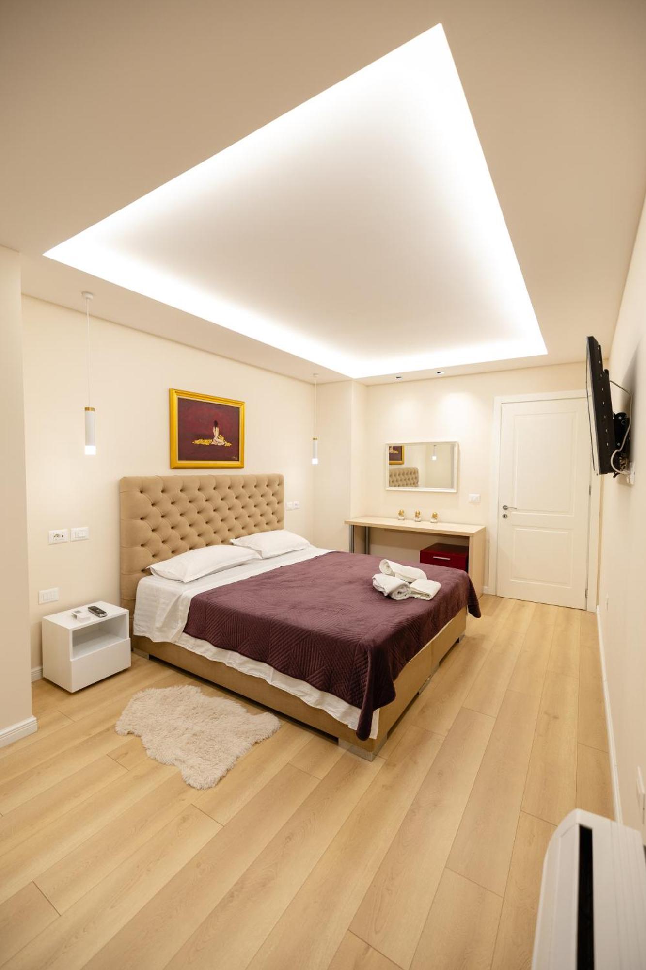 Luxury Center Observatori Apartment Тирана Экстерьер фото