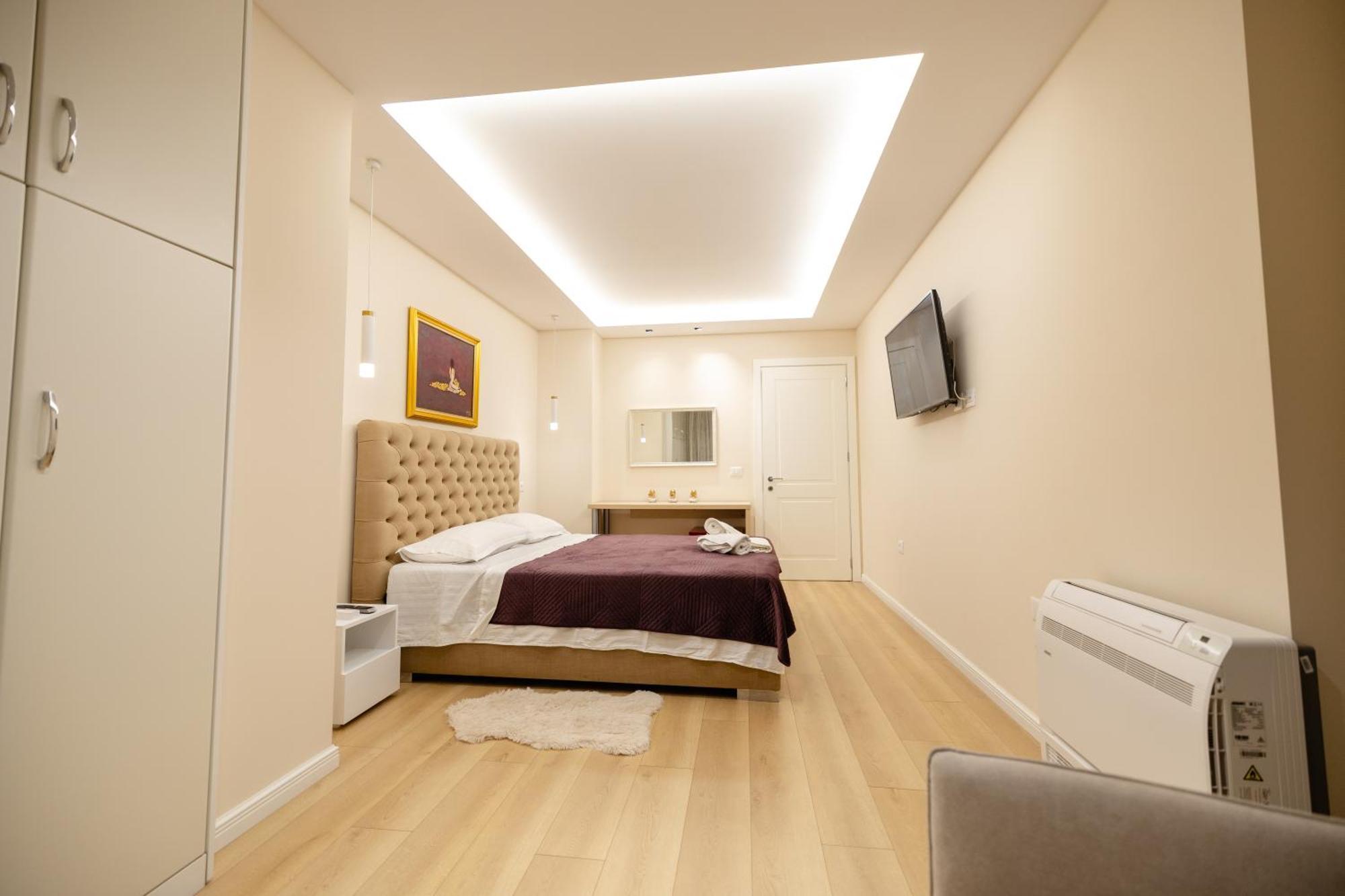 Luxury Center Observatori Apartment Тирана Экстерьер фото