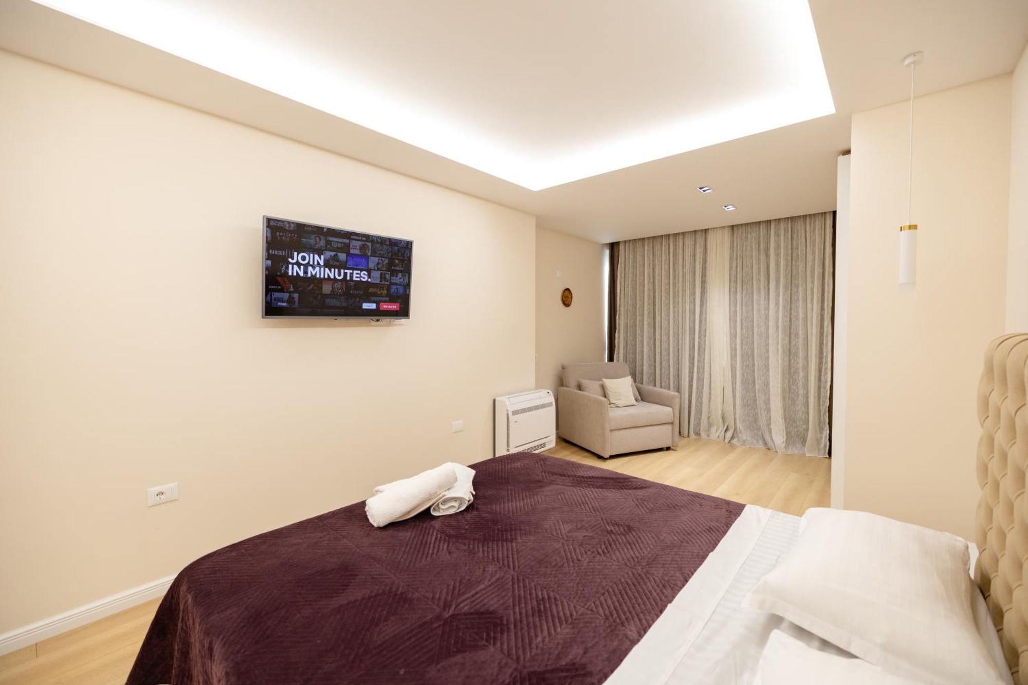 Luxury Center Observatori Apartment Тирана Экстерьер фото
