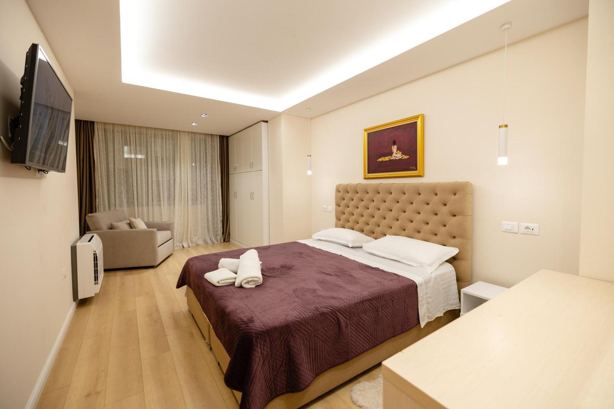 Luxury Center Observatori Apartment Тирана Экстерьер фото