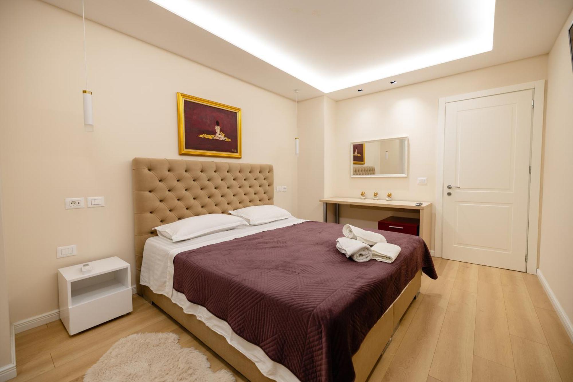 Luxury Center Observatori Apartment Тирана Экстерьер фото