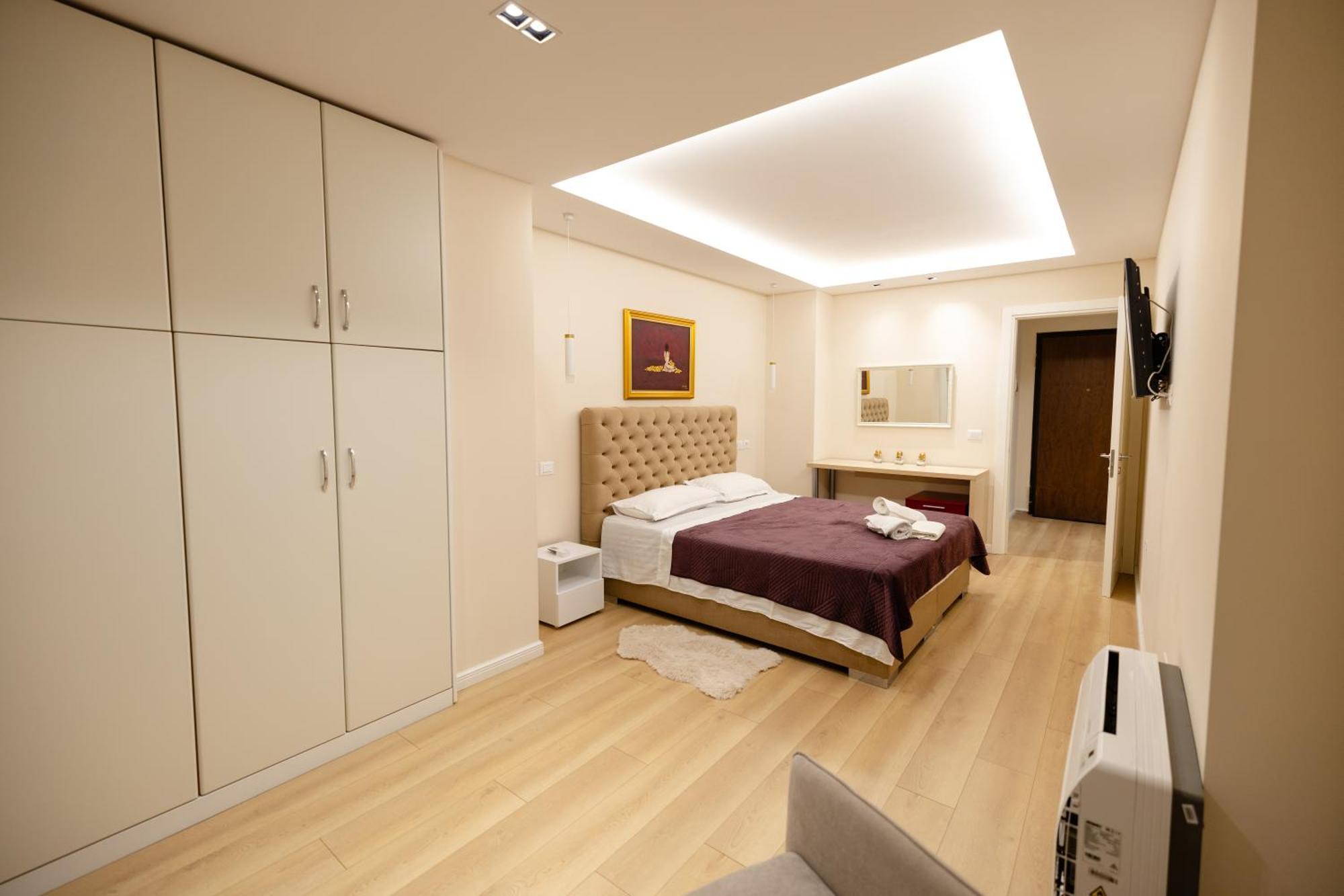 Luxury Center Observatori Apartment Тирана Экстерьер фото