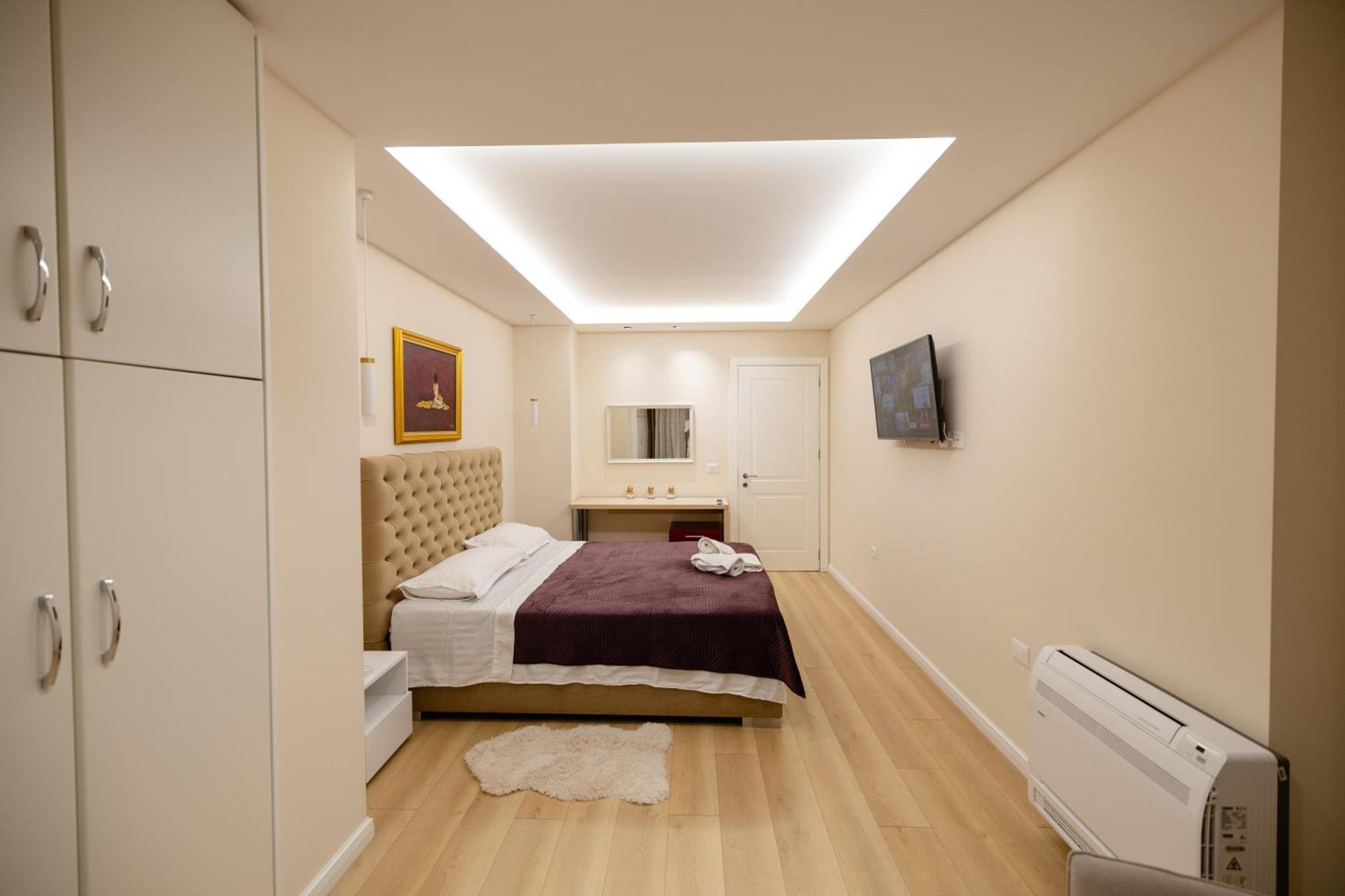 Luxury Center Observatori Apartment Тирана Экстерьер фото