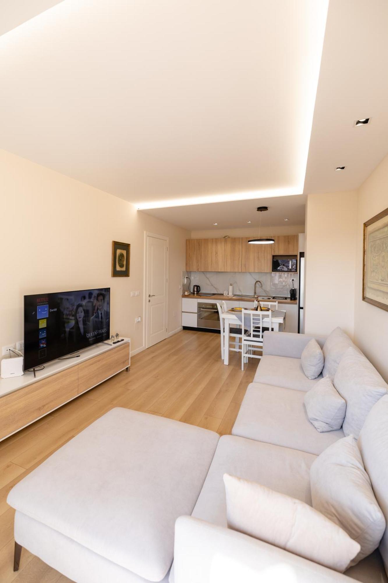 Luxury Center Observatori Apartment Тирана Экстерьер фото