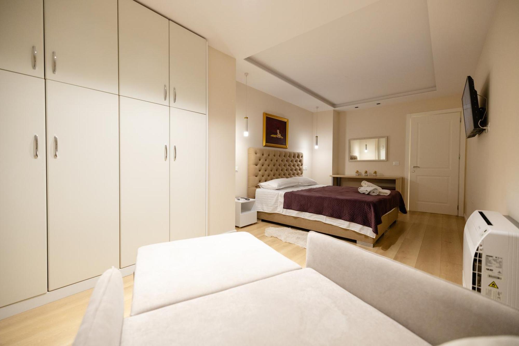 Luxury Center Observatori Apartment Тирана Экстерьер фото