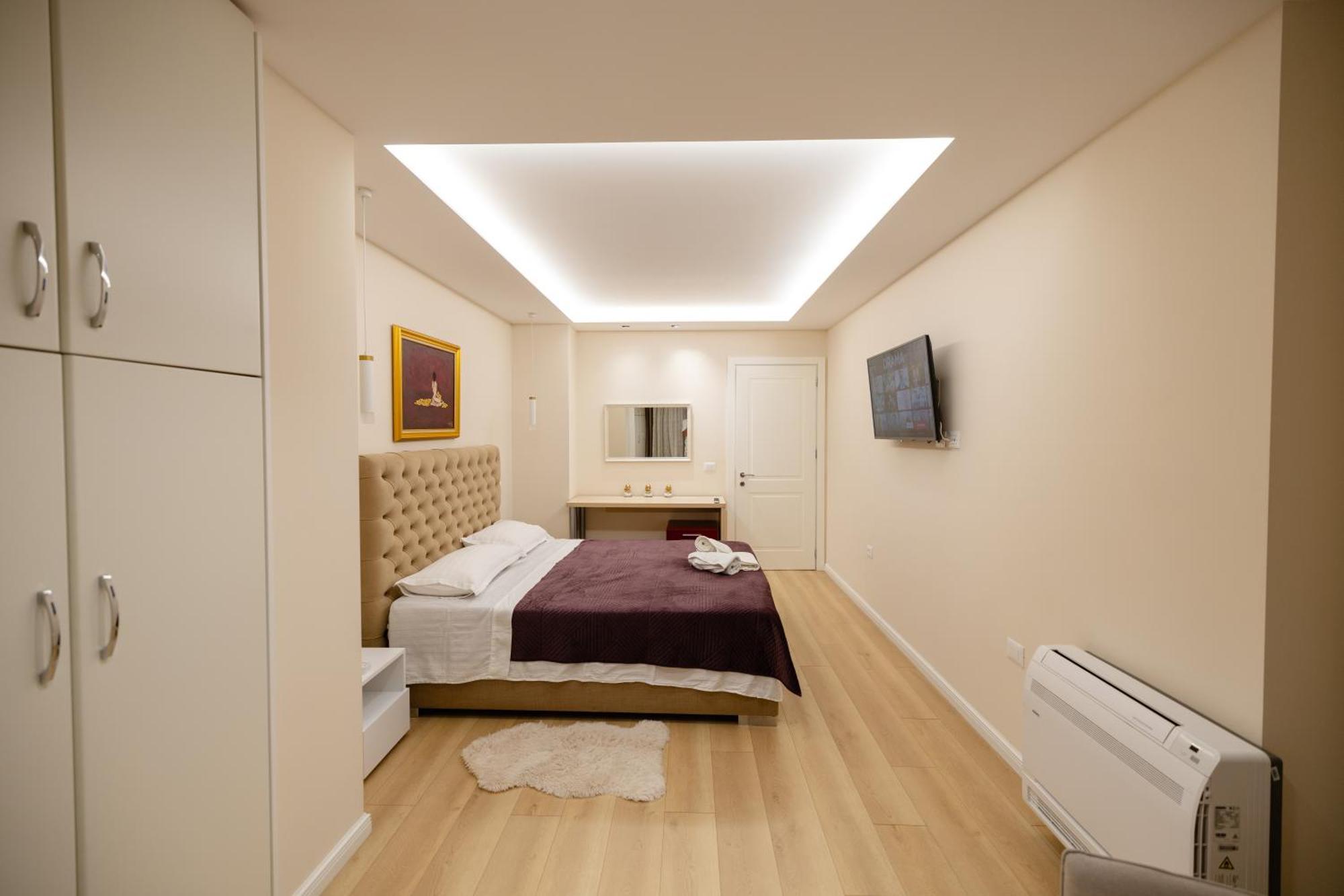 Luxury Center Observatori Apartment Тирана Экстерьер фото